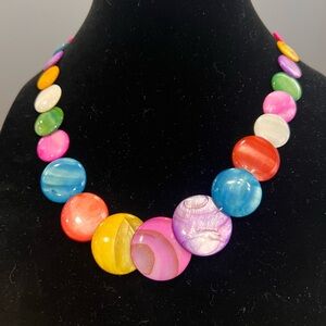 Freshwater Shell Bead Necklace is NWOT and is screaming “SUMMER FUN”!